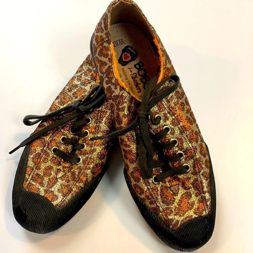 BOBS Skechers glitter leopard print sneakers size W6.5
